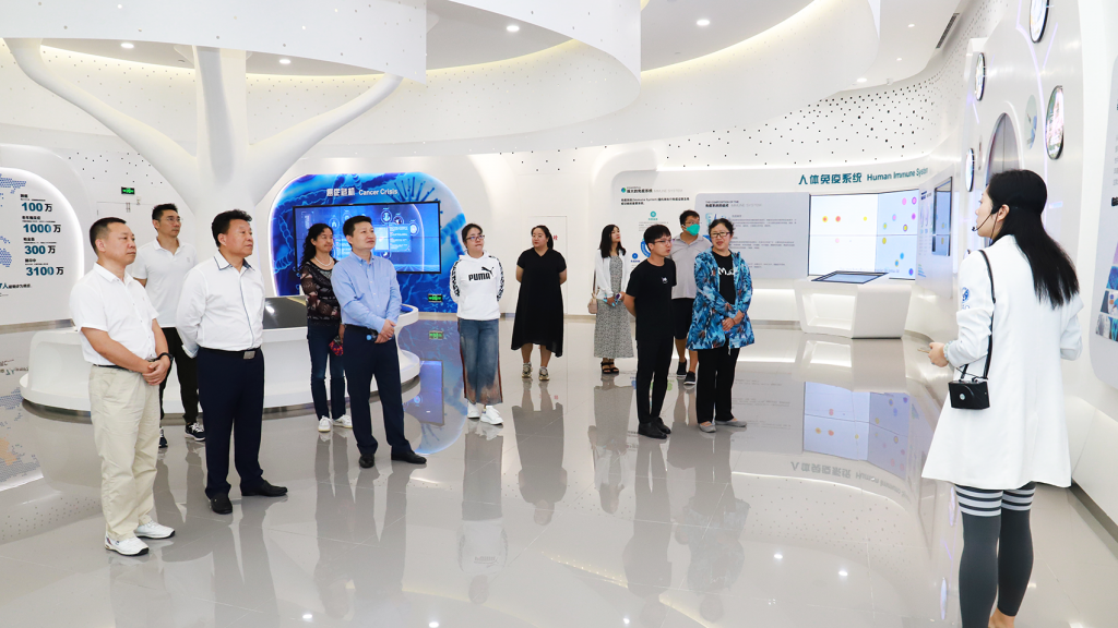 培养康养人才 共创美好未来 | 海南自贸港康养产业学科建设及特色人才培养座谈会暨三亚学院与博鳌国际医院实习基地签约仪式插图1
